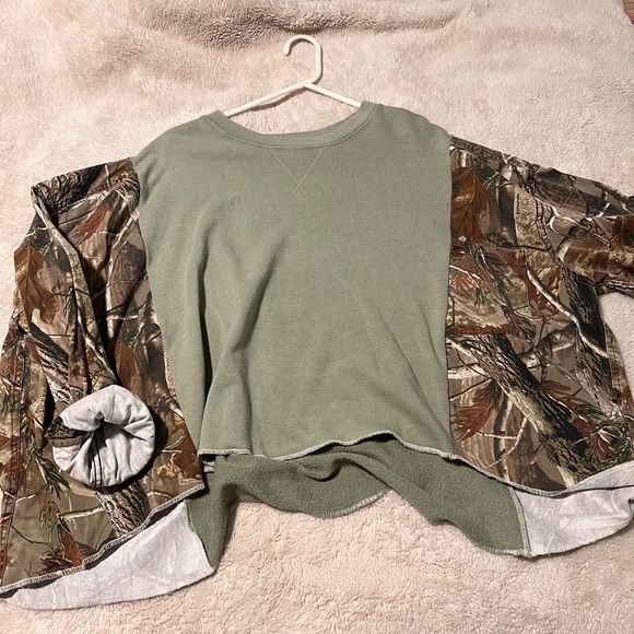 Repurposed oversized Green & Camo long sleeve patchwork top - Picture 1 of 6